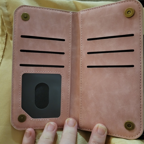 COPY - 15 Iphone 15 cases NEW!!! Girly!!! Wristlets and cases - Picture 10 of 16